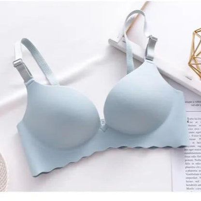 Lift-up bra for a natural shape in complete discretion 